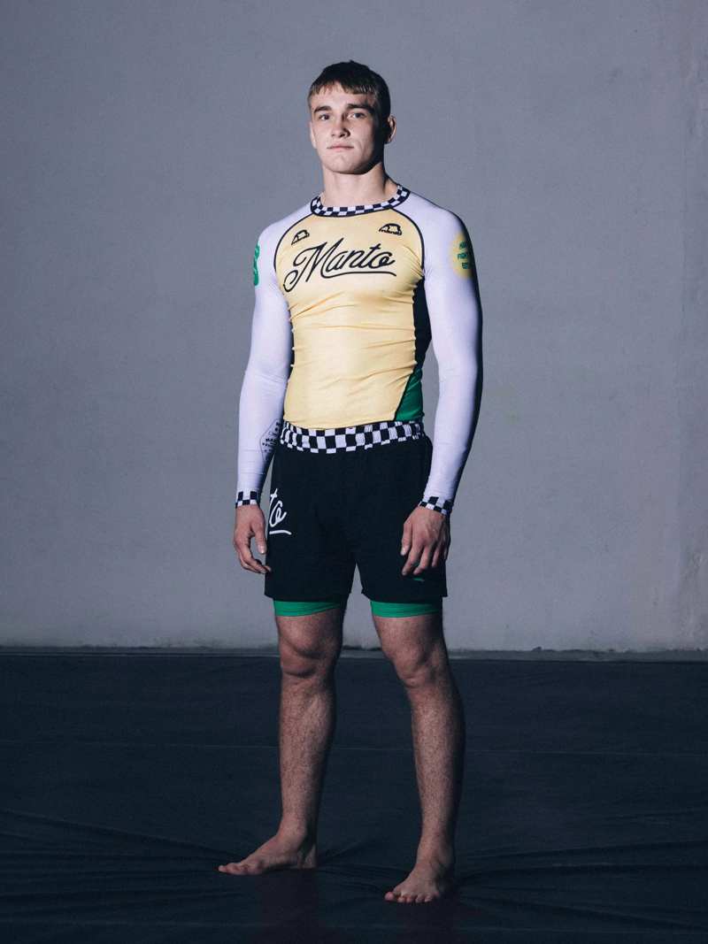 MANTO hybrid fightshorts Cross -black